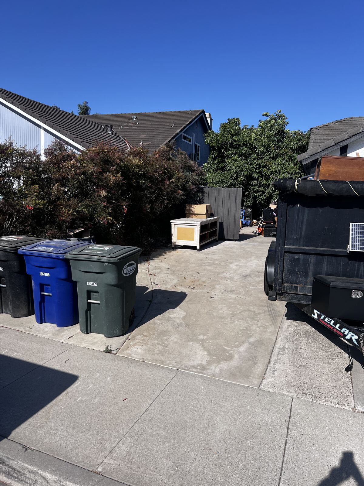 Same driveway empty and swept after furniture removal